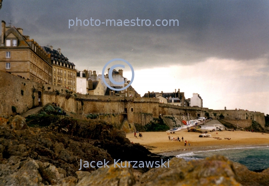 France,Saint Malo,Ile-et-Villaine,Cote Emeraude,walls,cite,medieval architecture,history,La Manche