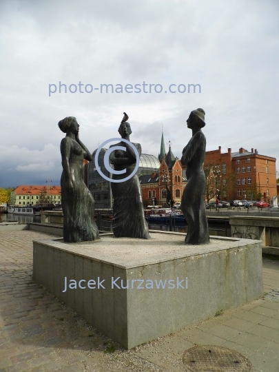 Poland,Bydgoszcz,Kuyavian-Pomeranian Voivodeship,architecture,city center,Brda river ,statues of embroiders