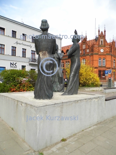 Poland,Bydgoszcz,Kuyavian-Pomeranian Voivodeship,architecture,city center,Brda river ,statues of embroiders