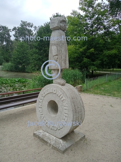 Poland,Inowroclaw,Kuyavian-Pomeranian Voivodeship,architecture,baleonology,park,salt,sculptures