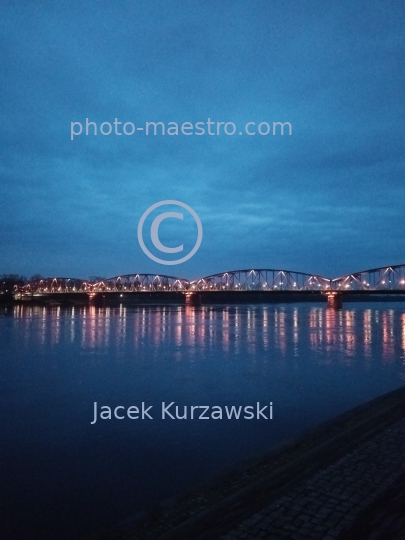 Poland,Torun,Kuyavian-Pomeranian Voivodeship,architecture,Old Town,panoramical view,Vistula,bridge,nocturne,ilumination