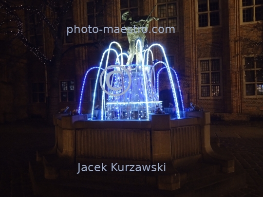 Poland,Torun,Kuyavian-Pomeranian Voivodeship,architecture,Old Town,raftsman,fountain,ilumination,winter