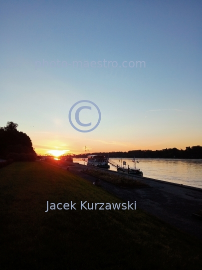 Poland,Torun,Kuyavian-Pomeranian Voivodeship,architecture,Old Town,Unesco,monuments,ilumination,sunrise,panoramical view