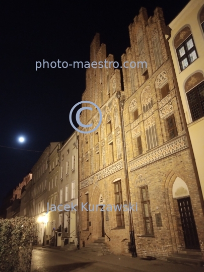 Poland,Torun,Kuyavian-Pomeranian Voivodeship,architecture,OldTown,Nicolaus Copernicus House,ilumination,winter,moon