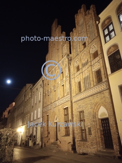 Poland,Torun,Kuyavian-Pomeranian Voivodeship,architecture,OldTown,Nicolaus Copernicus House,ilumination,winter,moon