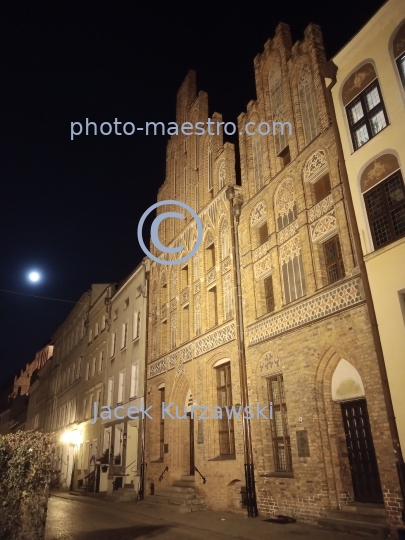 Poland,Torun,Kuyavian-Pomeranian Voivodeship,architecture,OldTown,Nicolaus Copernicus House,ilumination,winter,moon