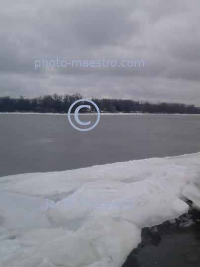 Poland,Torun,Kuyavian-Pomeranian Voivodeship,city center,snow,ice,park,ambience,winter,Vistula