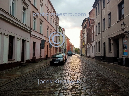 Poland,Torun,Kuyavian-Pomeranian Voivodeship,modern architecture,city center,sunset,shine,road,Old Town