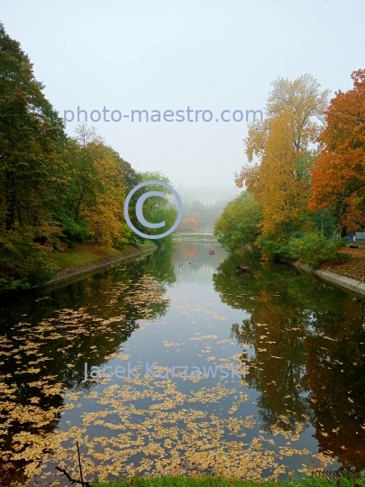 Poland,Warsaw,Mazowieckie voivodeship,Mazovia region,City Center,architecture,monouments,Ujazdowski Castle,fog,autumn